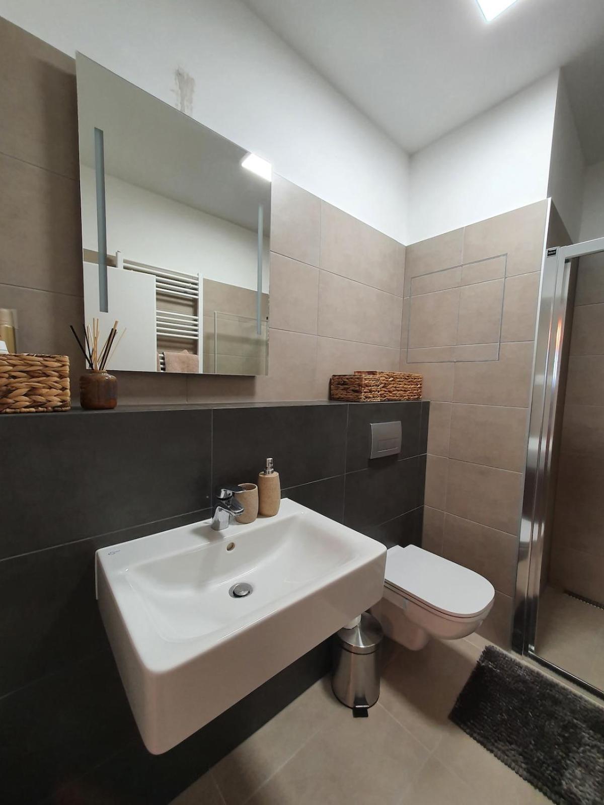 Lovely 2-bedroom In *